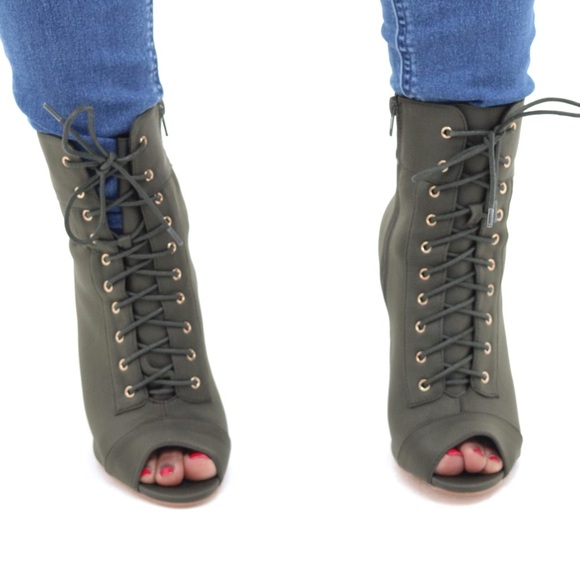 Sweet & Short:  Chic Ankle Boots - Picture 3 of 4